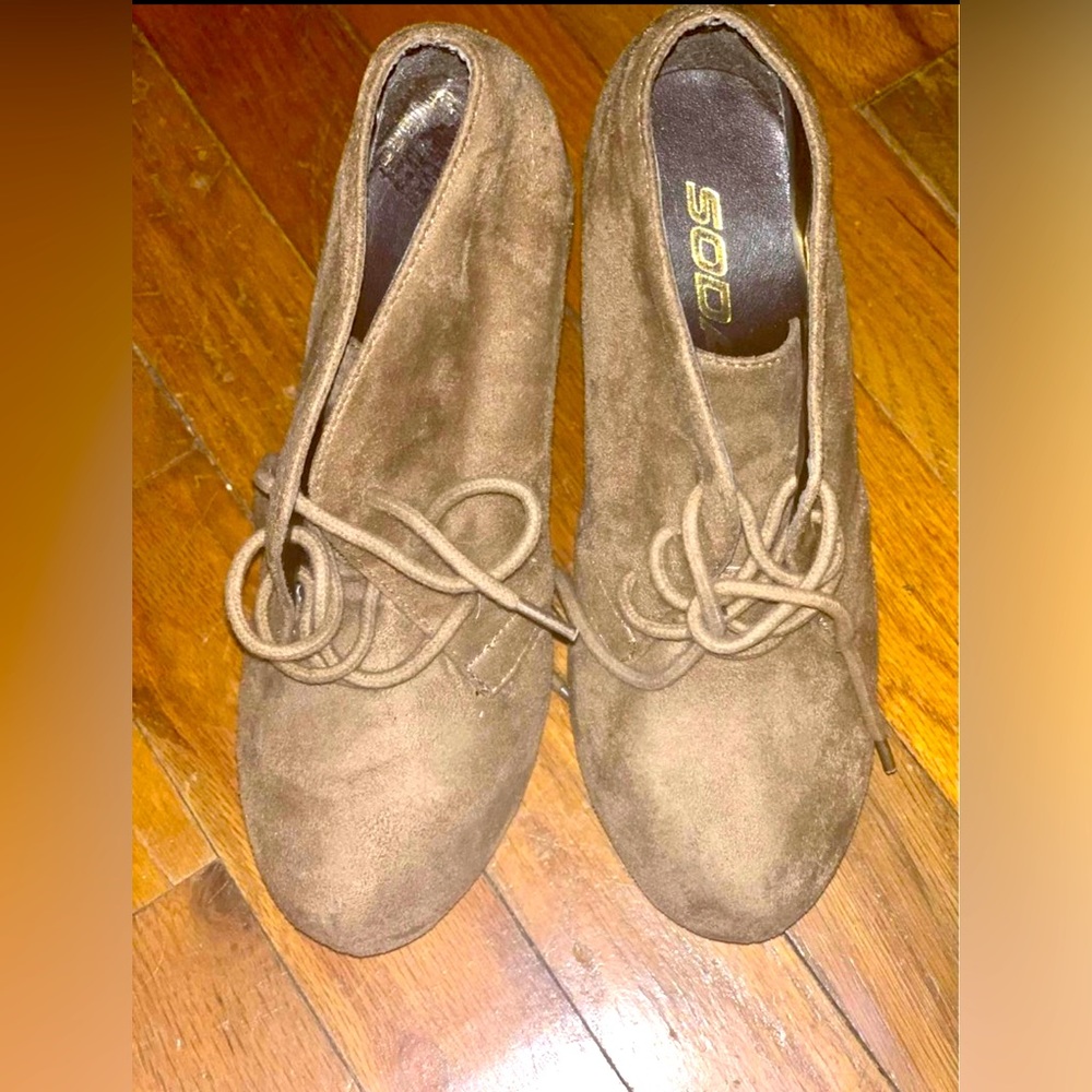 Soda Suede heel boots size 5
